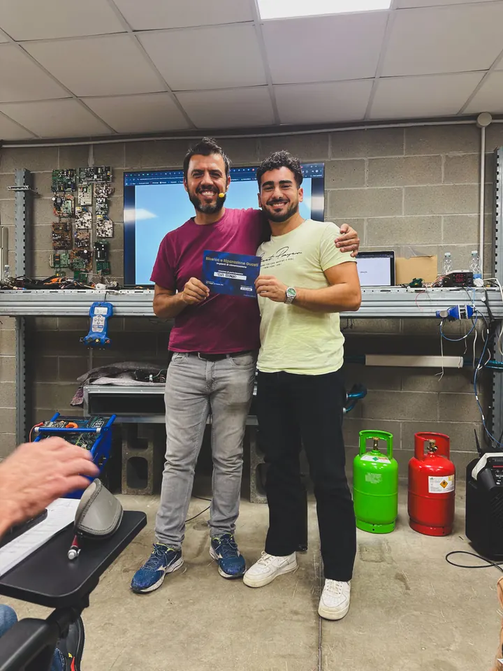 Consegna dell’attestato al corso di ricerca e riparazione guasti HVAC Academy Italia