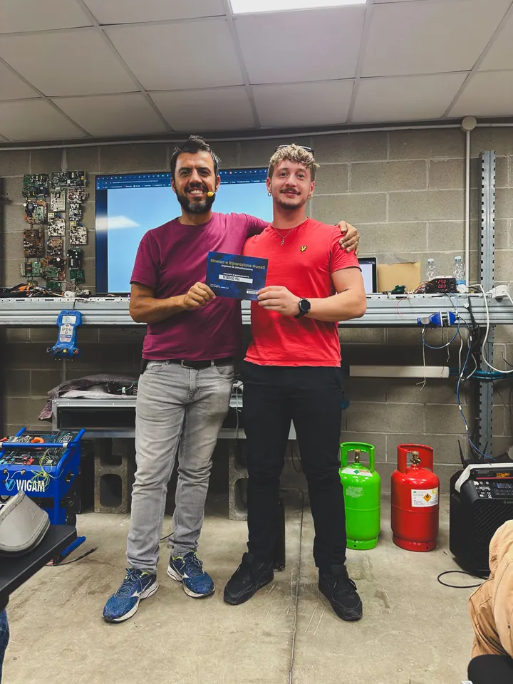 Consegna dell’attestato al corso di ricerca e riparazione guasti HVAC Academy Italia